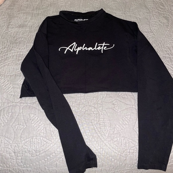 Alphalete Tops - Alphalete Cropped long sleeve shirt